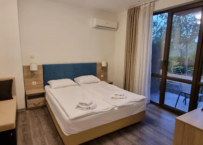 Апартаменти Sun Travel Sunny